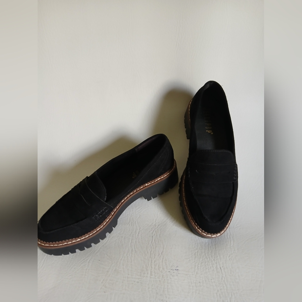 Jellypop Black Loafers with Brown Trim Sz7M Almond Toe Lug Heel & Sole